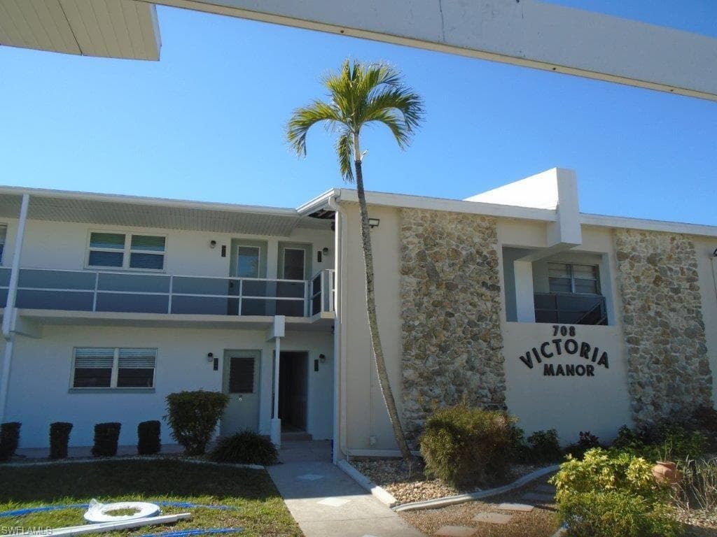 708 Victoria DR 206 CAPE CORAL, FL 33904