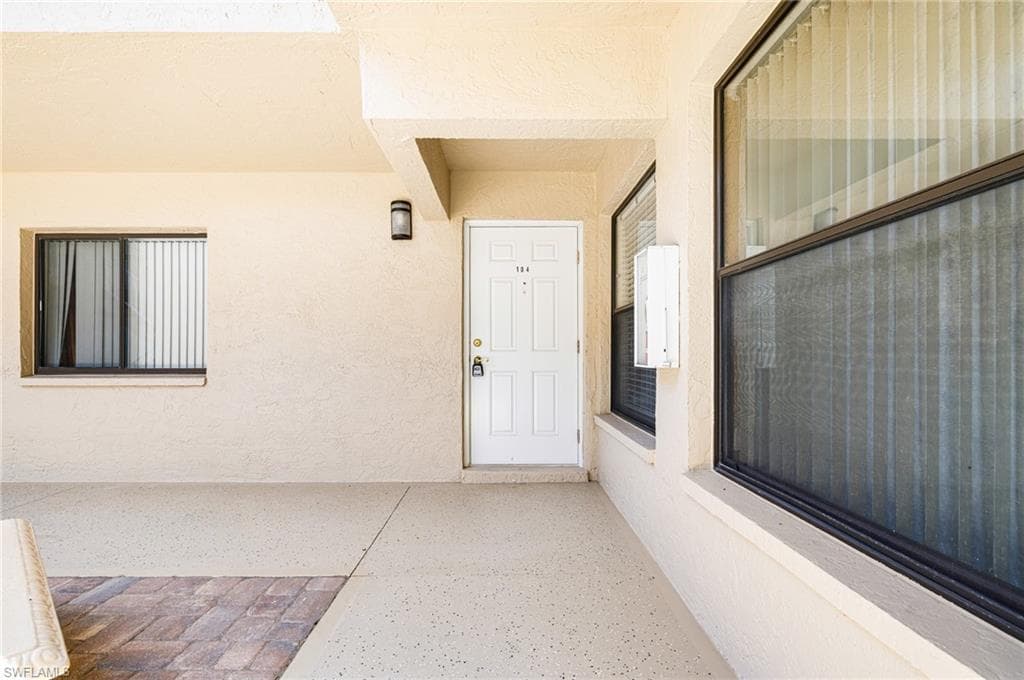 9648 Windsor Gardens LN 104 FORT MYERS, FL 33919
