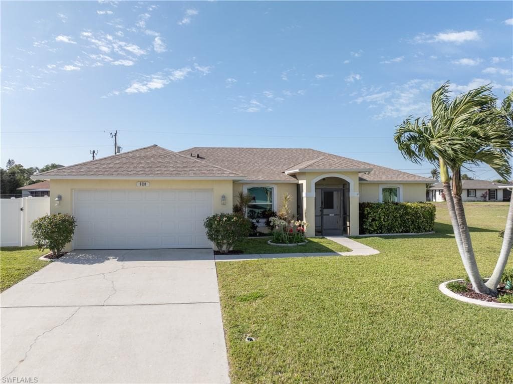 520 SE 26th TER CAPE CORAL, FL 33904