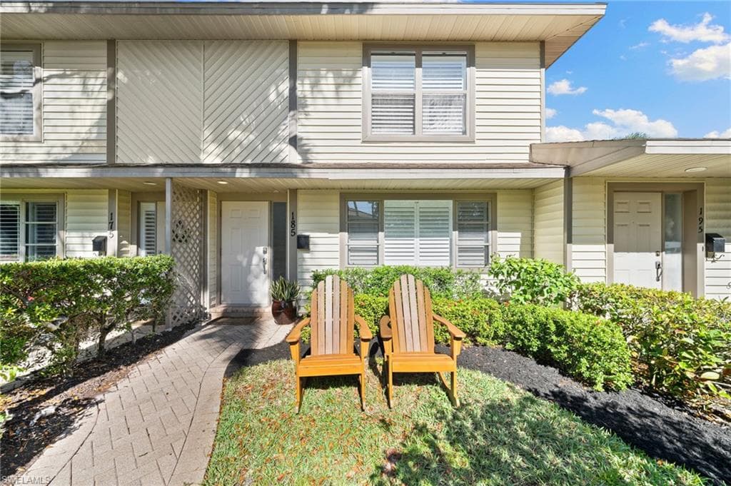 185 4th ST S 2 NAPLES, FL 34102