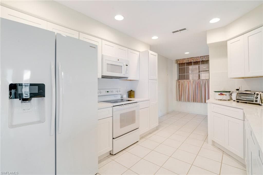 9110 Southmont CV 204 FORT MYERS, FL 33908