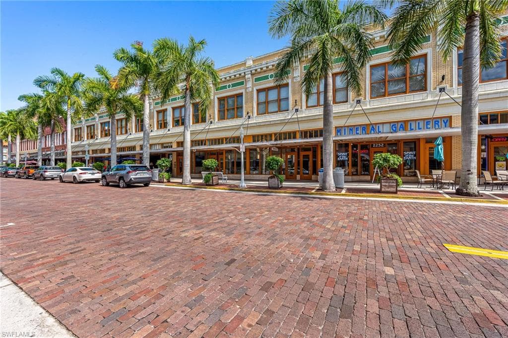 2260 first ST 207 FORT MYERS, FL 33901