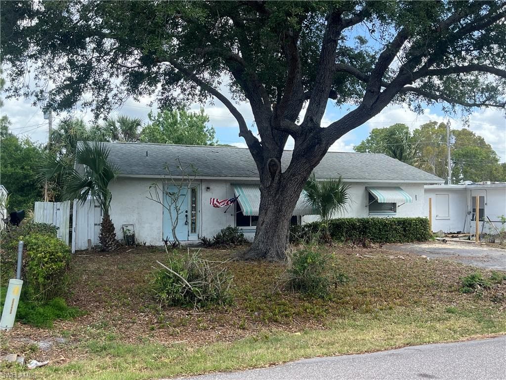 243 Poe AVE NORTH FORT MYERS, FL 33917