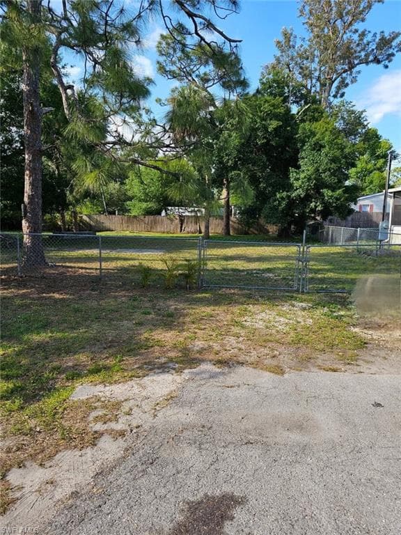 226 Capitol ST NORTH FORT MYERS, FL 33903