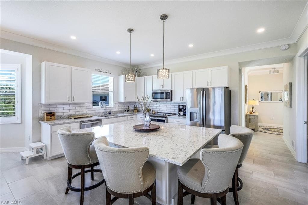 164 Indies DR E 106 NAPLES, FL 34114