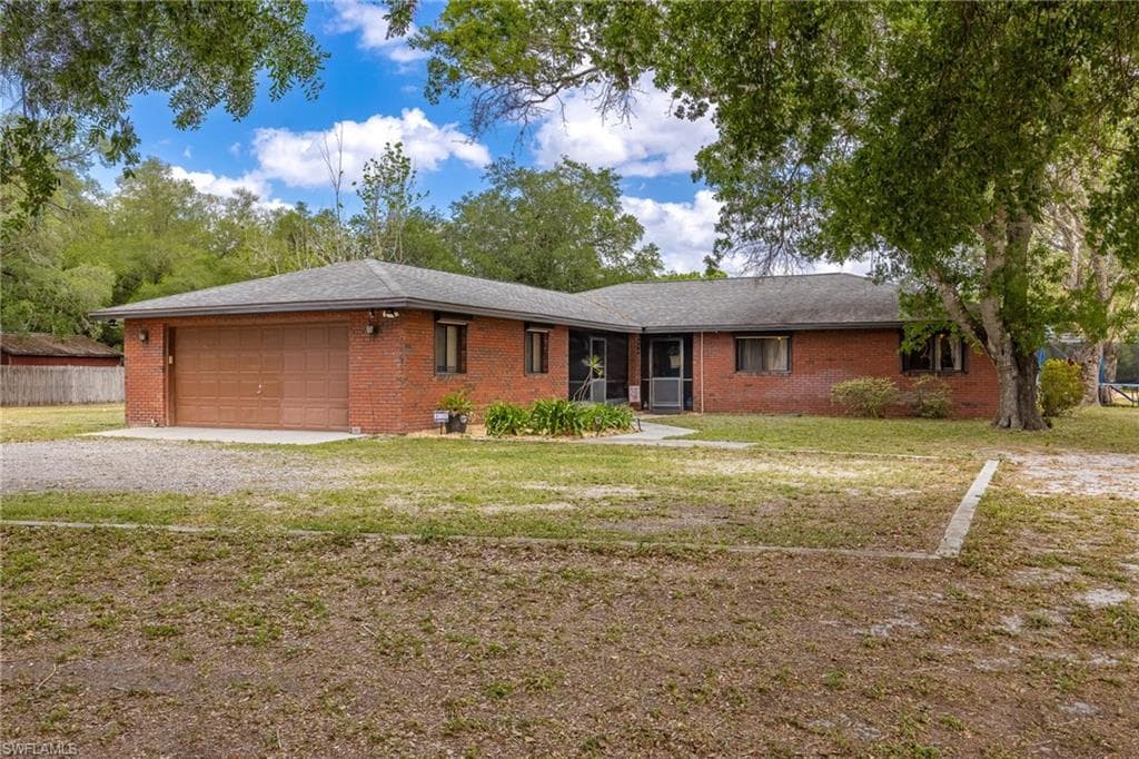 310 Trader RD FORT DENAUD, FL 33935