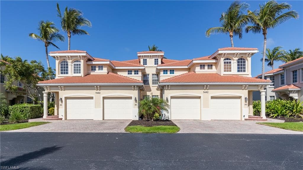 5602 Cape Harbour DR 102 CAPE CORAL, FL 33914
