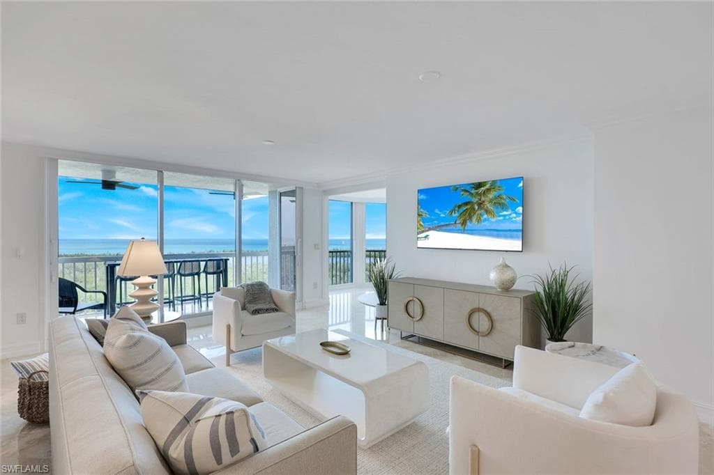 6585 Nicholas BLVD 1103 NAPLES, FL 34108