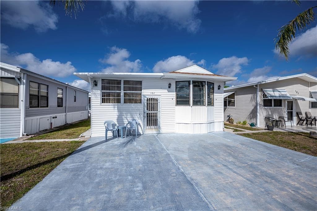 182 Caravan CIR NORTH FORT MYERS, FL 33903