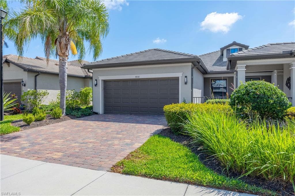 7650 Jacaranda LN NAPLES, FL 34114