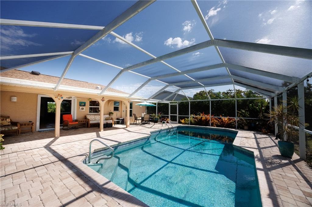 422 SW 44th TER CAPE CORAL, FL 33914