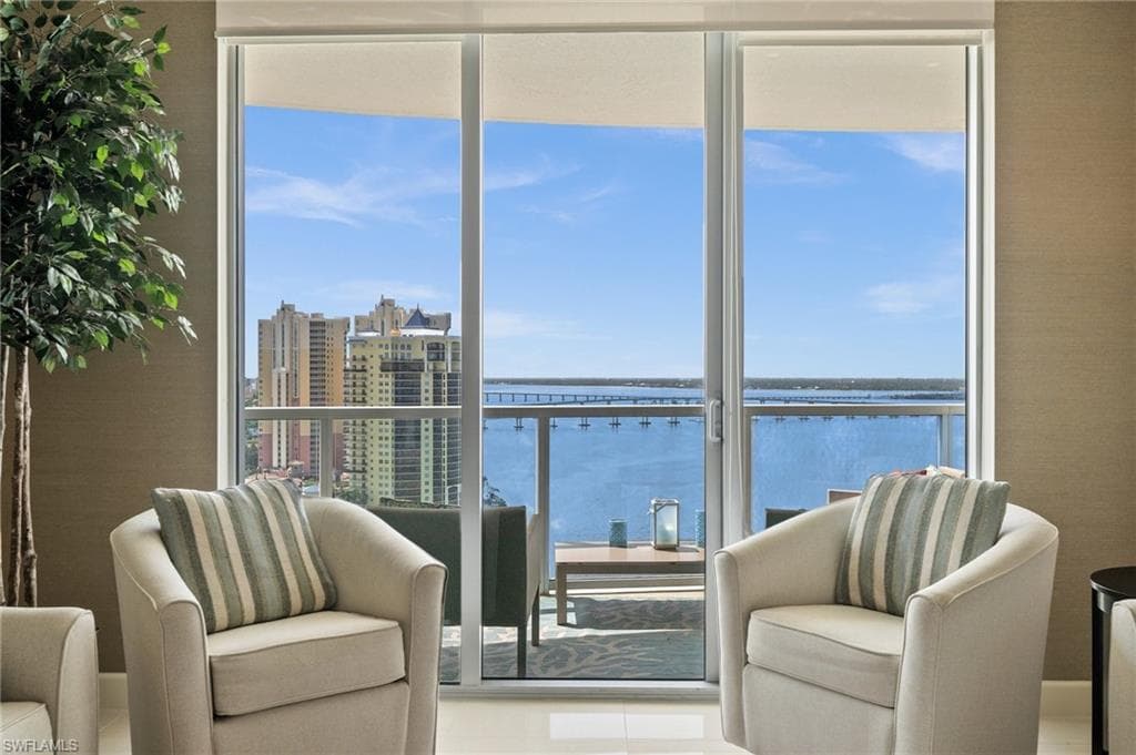 3000 Oasis Grand BLVD 2104 FORT MYERS, FL 33916