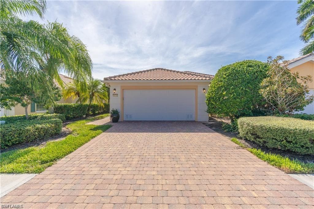 7640 Rozzini LN NAPLES, FL 34114