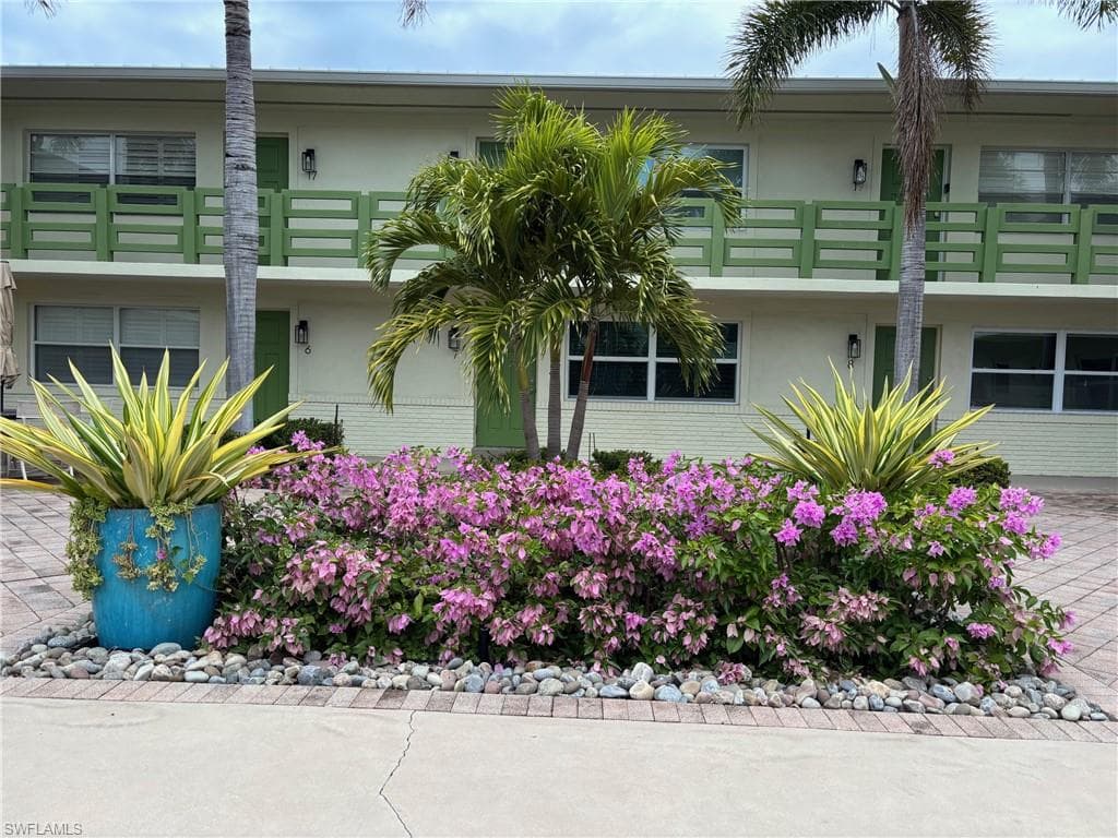 975 9th AVE S 18 NAPLES, FL 34102