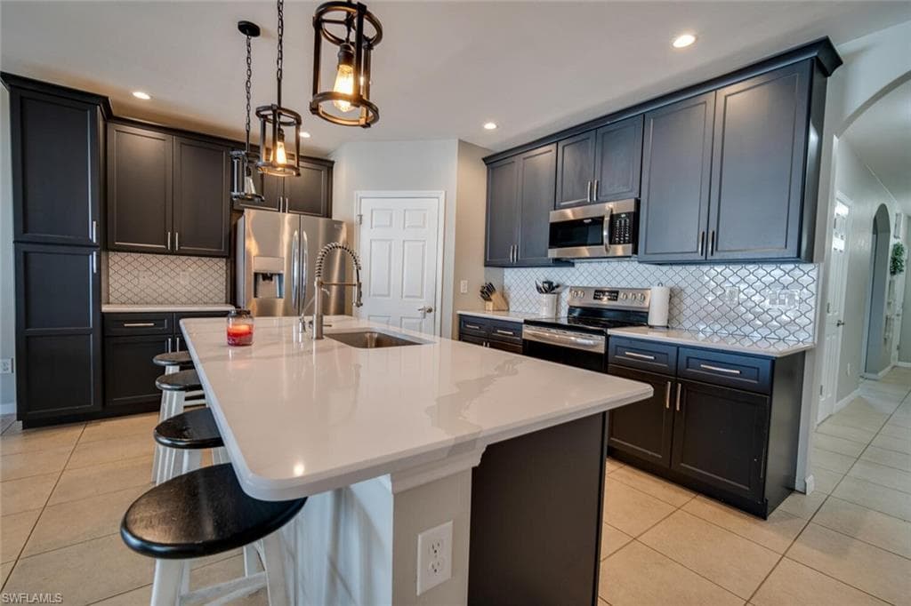 607 NW 13th ST CAPE CORAL, FL 33993