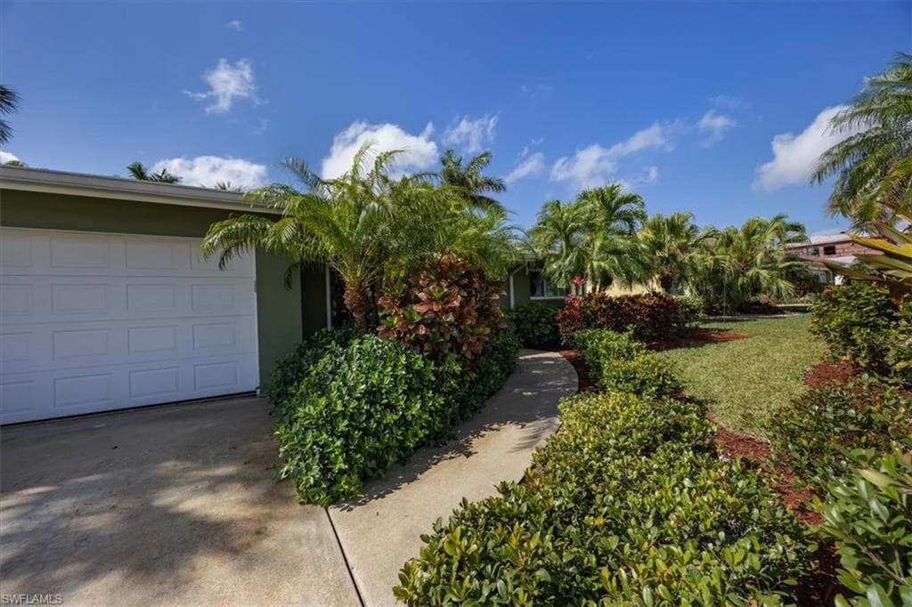 2032 Coral Point DR CAPE CORAL, FL 33990