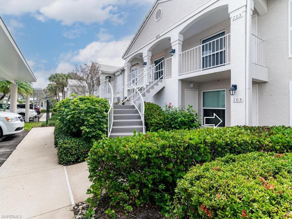 828 Gulf Pavilion DR S 105 NAPLES, FL 34108