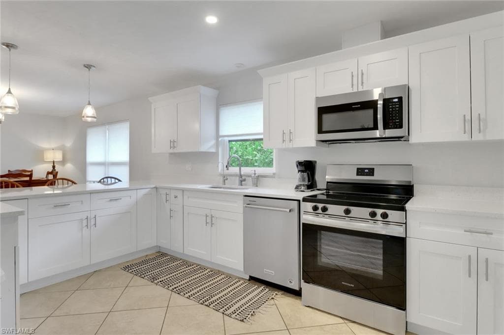 590 104th AVE N NAPLES, FL 34108