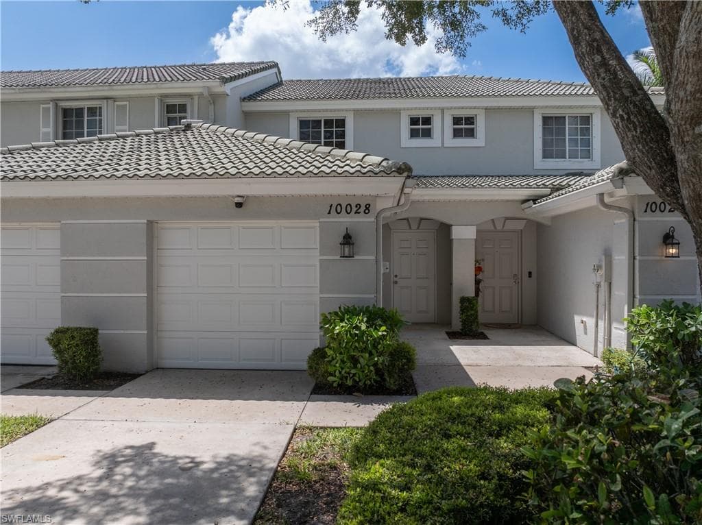 10028 Pacific Pines AVE FORT MYERS, FL 33966