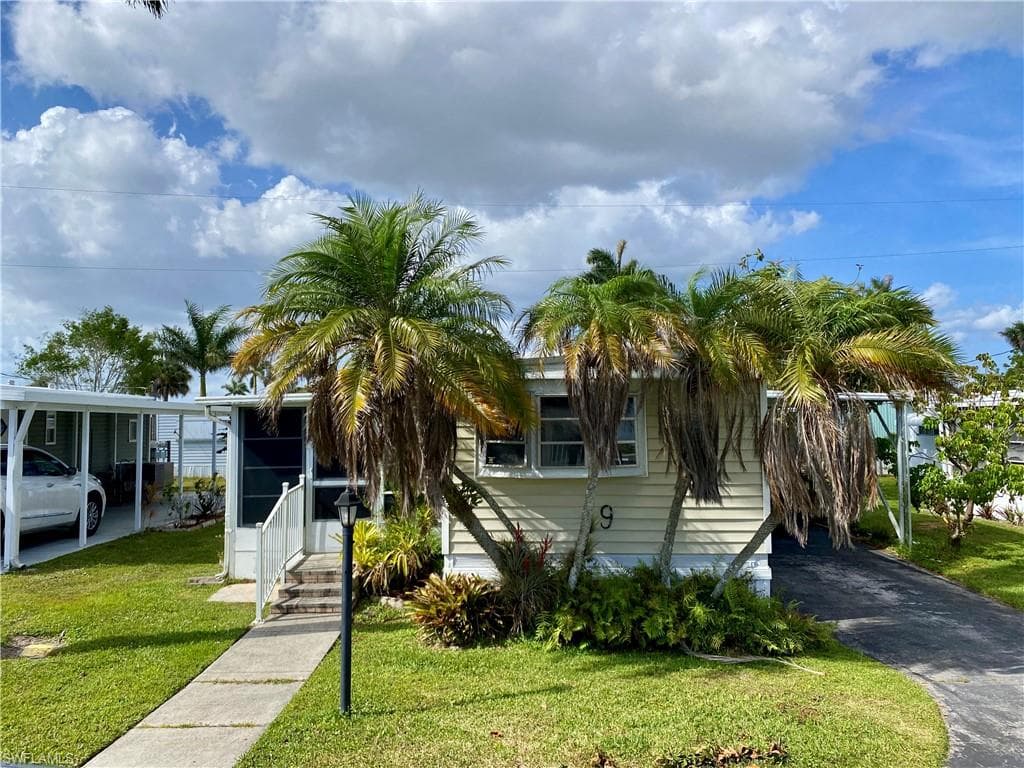 9 Oregon TRL 68 NAPLES, FL 34113