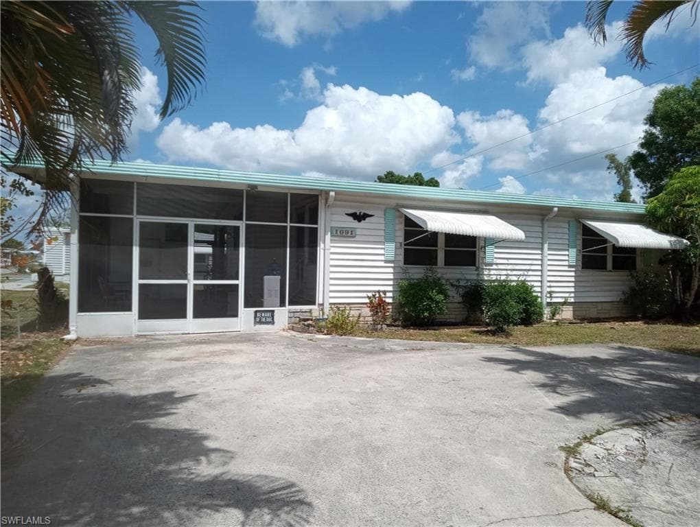 1091 Laurel DR NORTH FORT MYERS, FL 33917