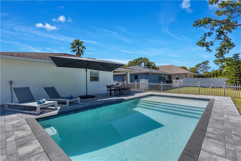 855 98th AVE N NAPLES, FL 34108