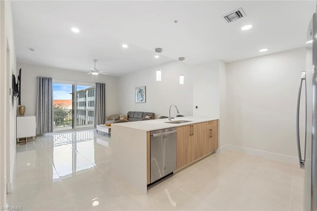 26600 Rosewood Pointe DR B 203 BONITA SPRINGS, FL 34135