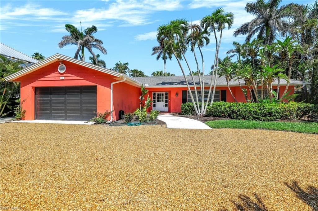 135 7th AVE N NAPLES, FL 34102