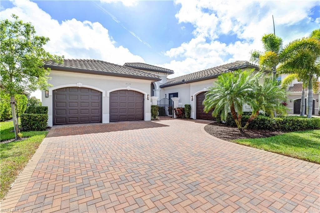 4528 Azalea DR NAPLES, FL 34119