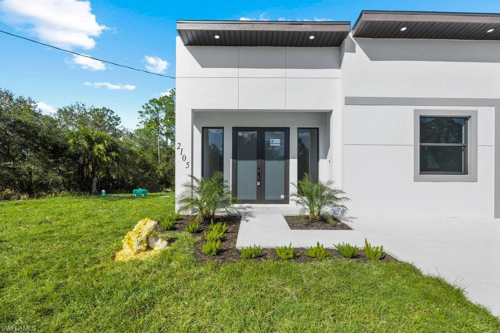 2105 E 11th ST LEHIGH ACRES, FL 33936