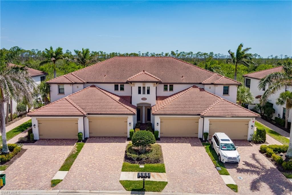 1598 Oceania DR S 202 NAPLES, FL 34113