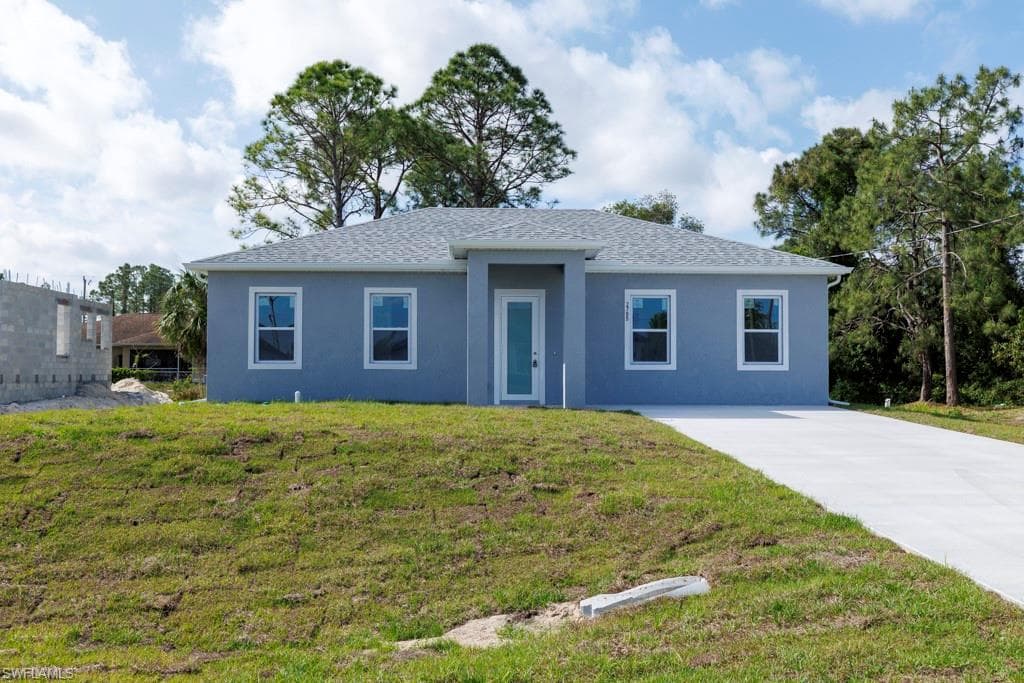 2705 20th ST W LEHIGH ACRES, FL 33971