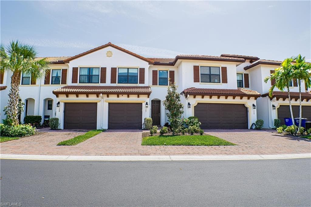 15851 portofino springs BLVD 105 FORT MYERS, FL 33908