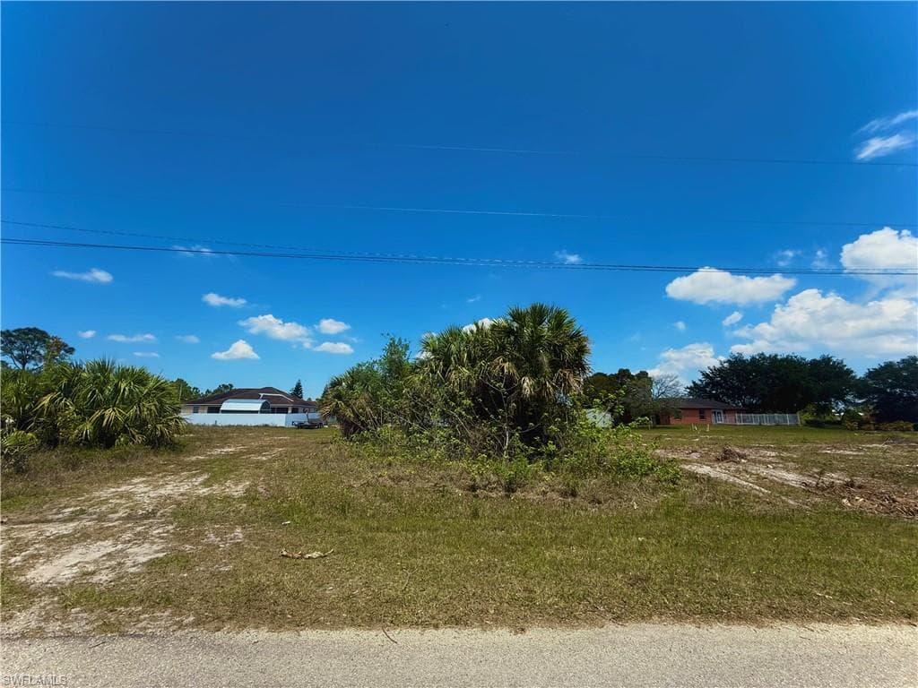 1233 Songbird ST FORT MYERS, FL 33913
