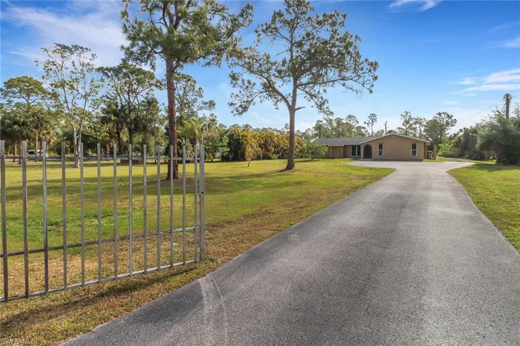 230 11th ST SW NAPLES, FL 34117