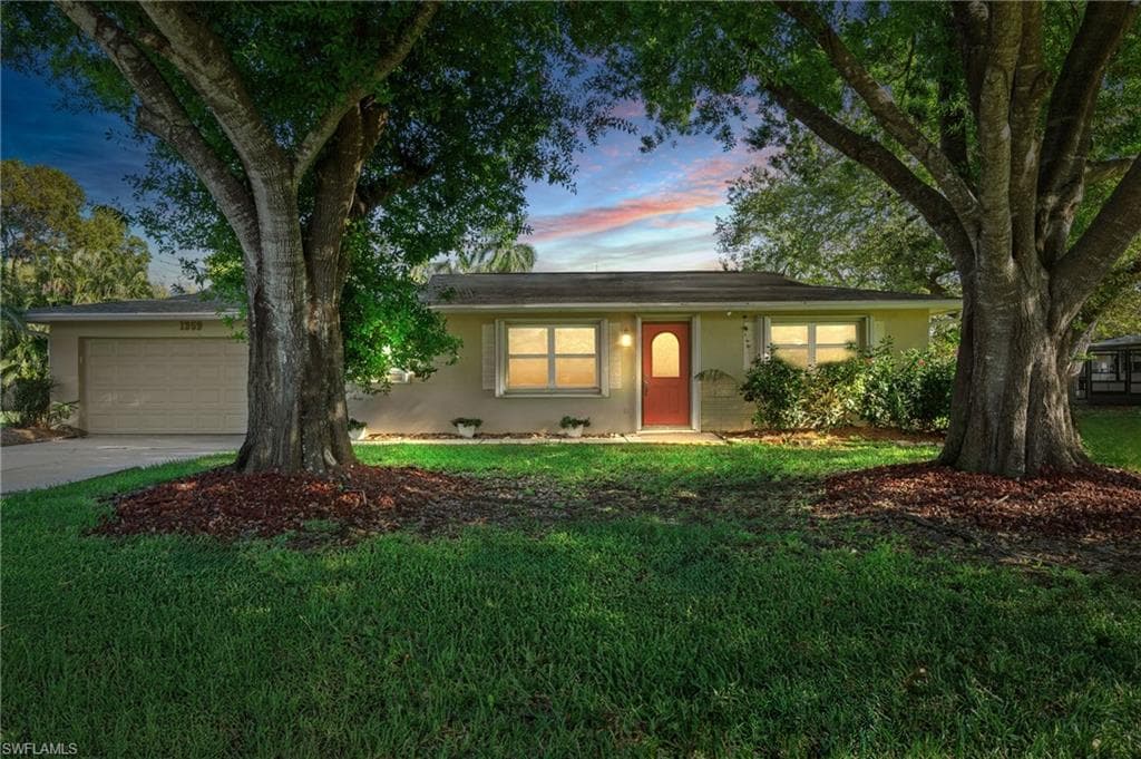 1359 Jambalana LN FORT MYERS, FL 33901