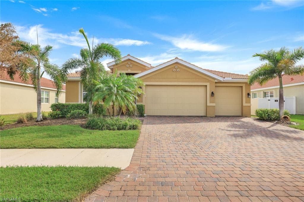 2971 Sunset Pointe CIR CAPE CORAL, FL 33914