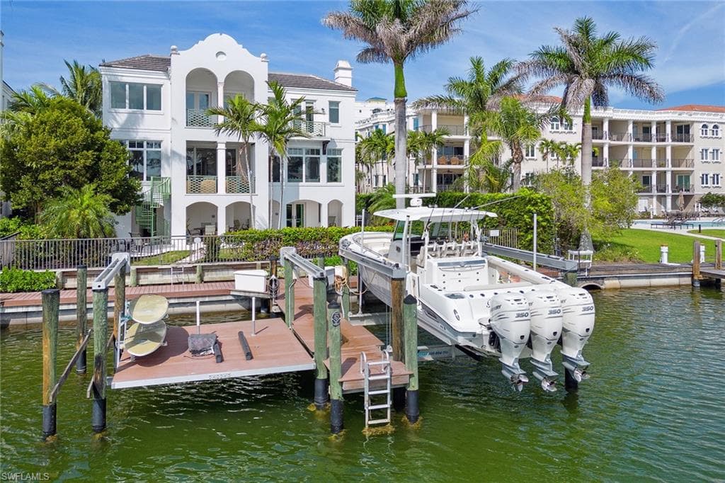 1752 Gulf Shore BLVD N 4 NAPLES, FL 34102