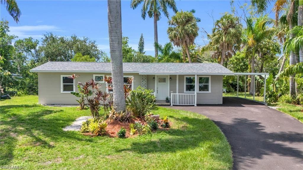135 Standish CIR NORTH FORT MYERS, FL 33903