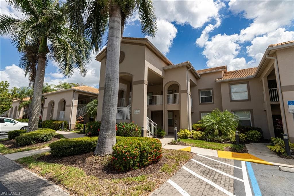 19991 barletta LN 1924 ESTERO, FL 33928