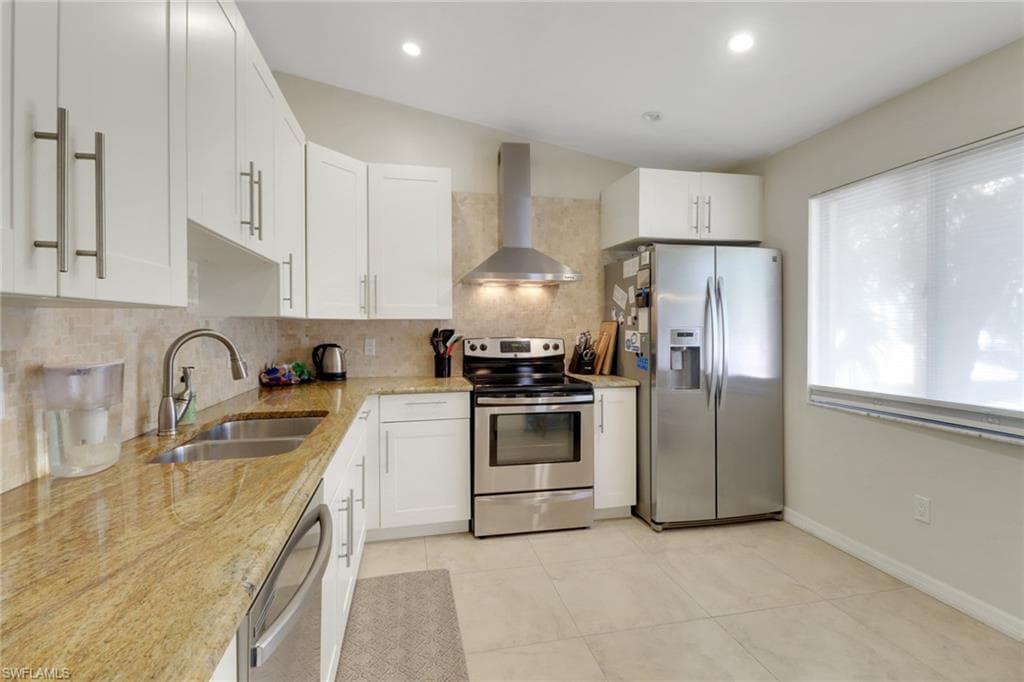 3207 Horse Carriage WAY 406 NAPLES, FL 34105