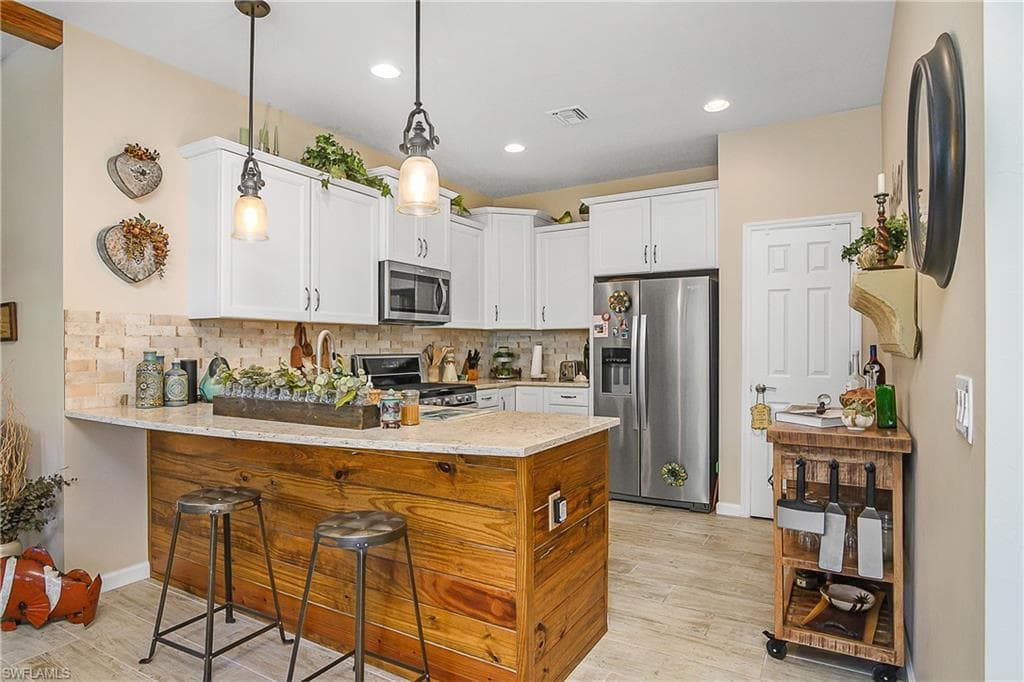7642 Jacaranda LN NAPLES, FL 34114