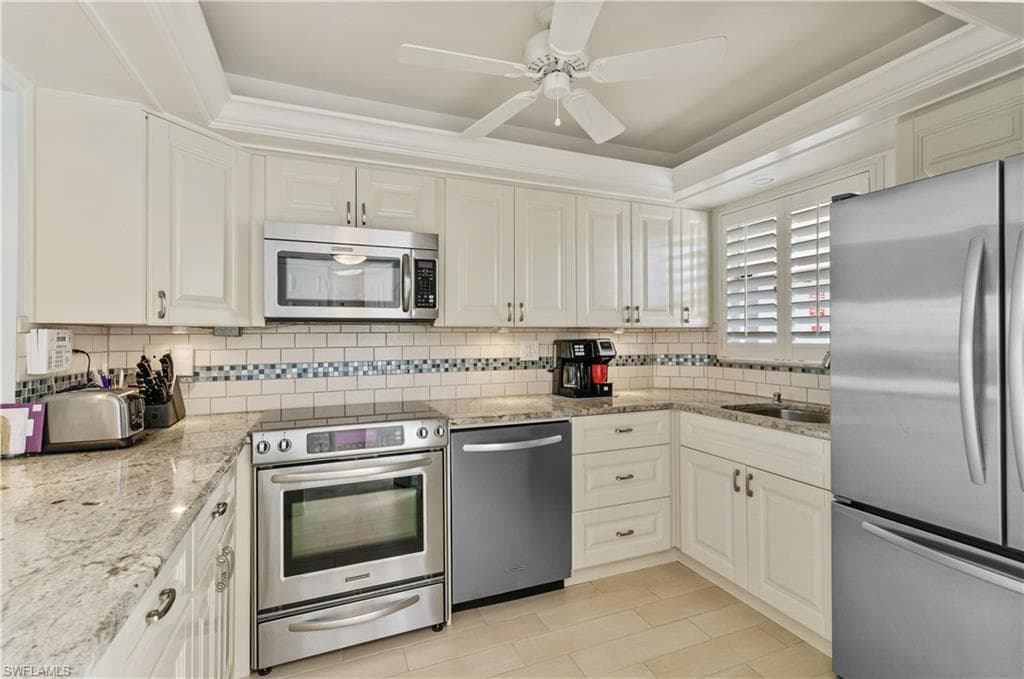 29 High Point CIR E 104 NAPLES, FL 34103