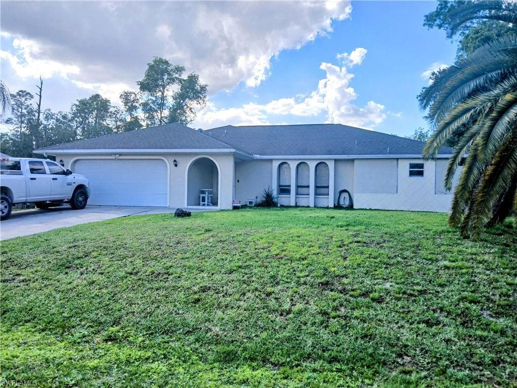 203 Leroy AVE LEHIGH ACRES, FL 33936
