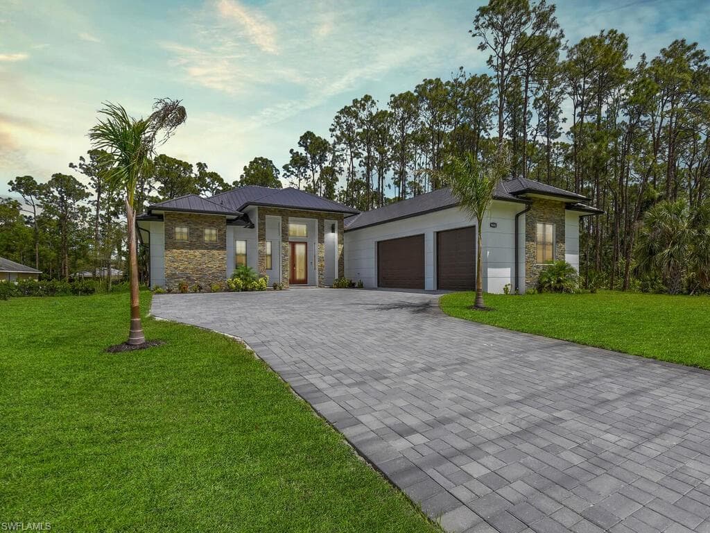 9443 Strike LN BONITA SPRINGS, FL 34135