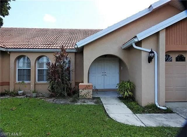 624 SE 22nd TER CAPE CORAL, FL 33990