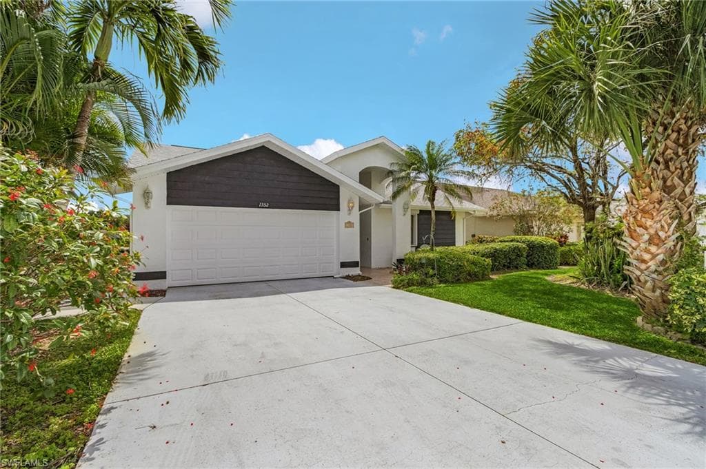 1352 Monarch CIR NAPLES, FL 34116