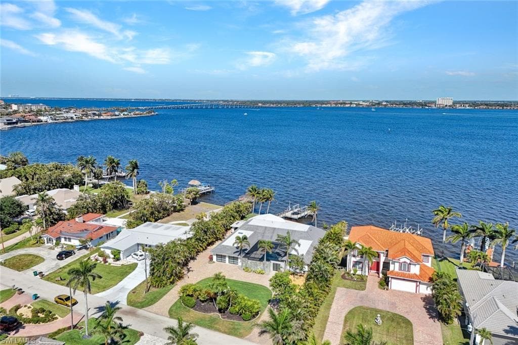 5249 Nautilus DR CAPE CORAL, FL 33904