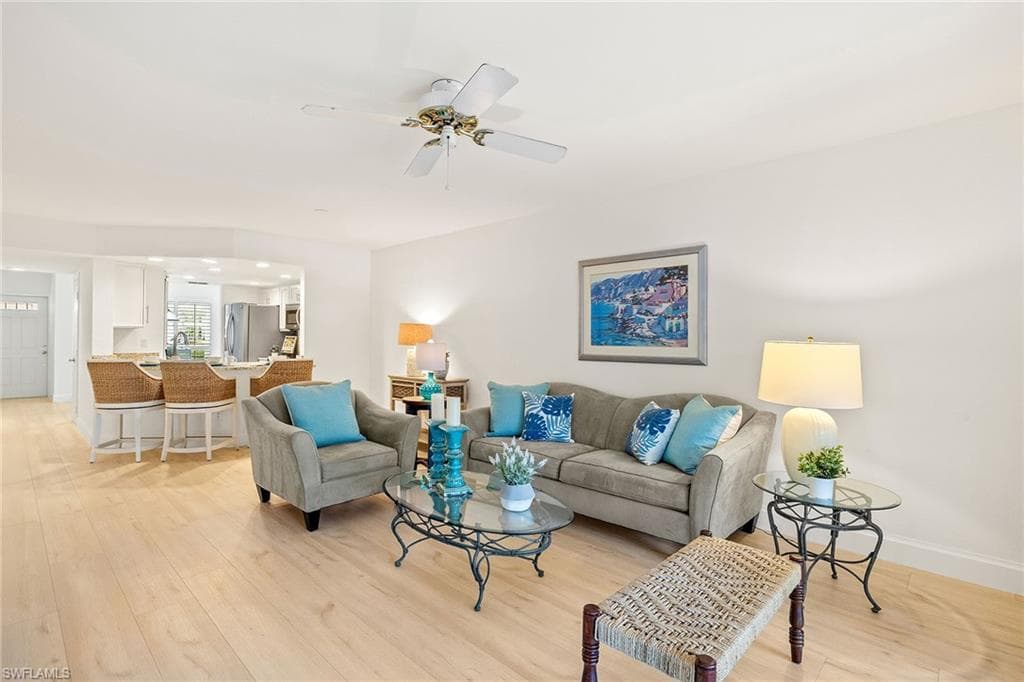 815 Gulf Pavilion DR 106 NAPLES, FL 34108