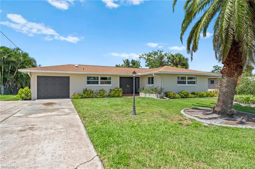 5114 York CT CAPE CORAL, FL 33904
